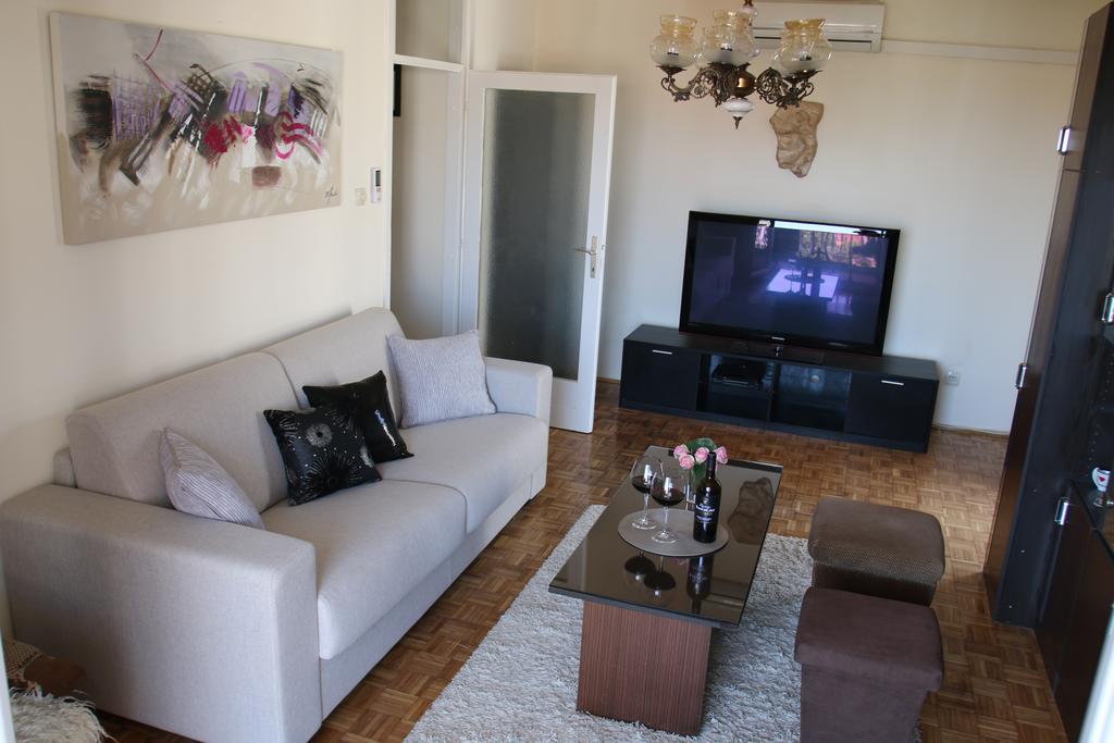 Blue Rose Apartment โตรกีร์ ภายนอก รูปภาพ