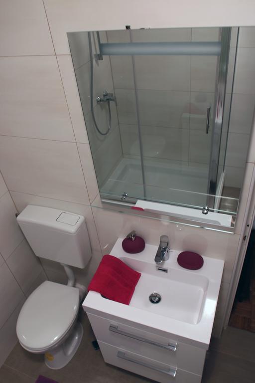 Blue Rose Apartment โตรกีร์ ภายนอก รูปภาพ