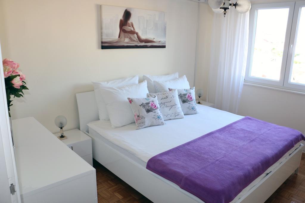 Blue Rose Apartment โตรกีร์ ภายนอก รูปภาพ