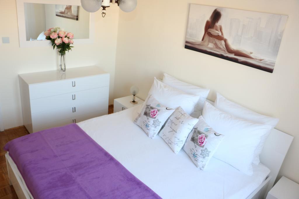 Blue Rose Apartment โตรกีร์ ภายนอก รูปภาพ