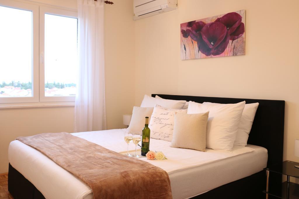 Blue Rose Apartment โตรกีร์ ภายนอก รูปภาพ